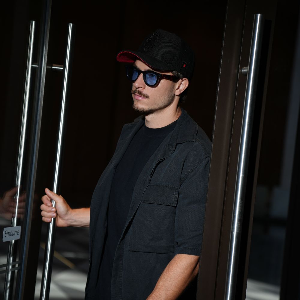 Boné Truker Preto e Vermelho