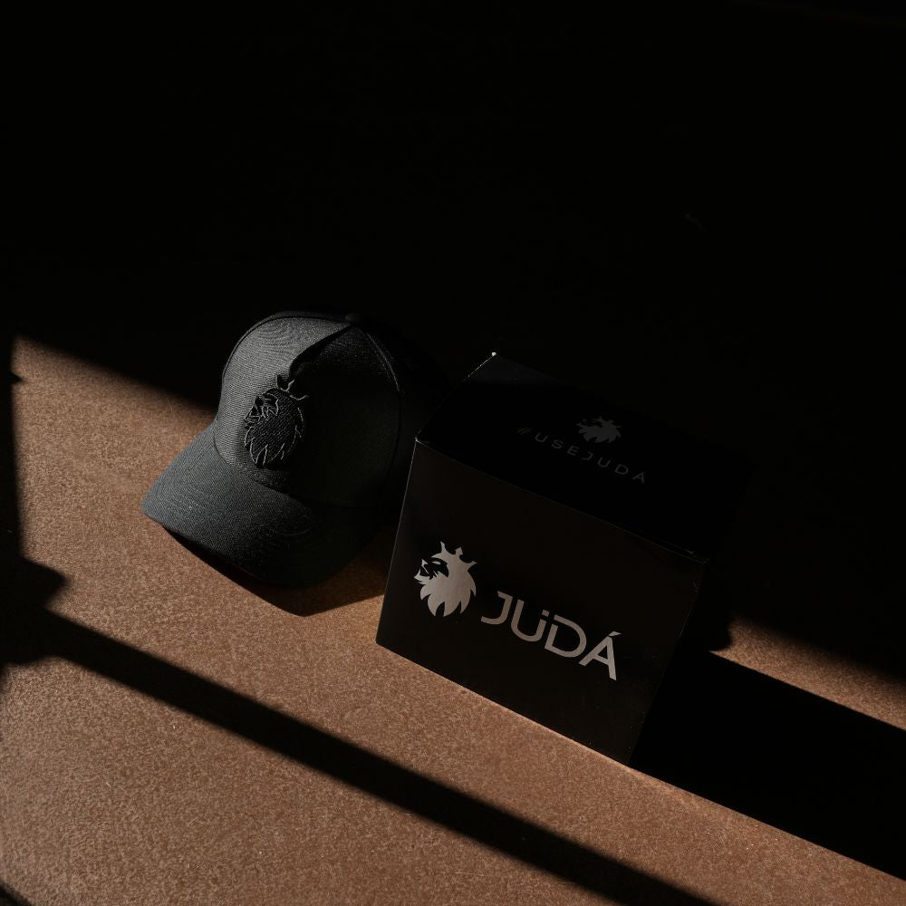 Boné Truker Preto e Vermelho