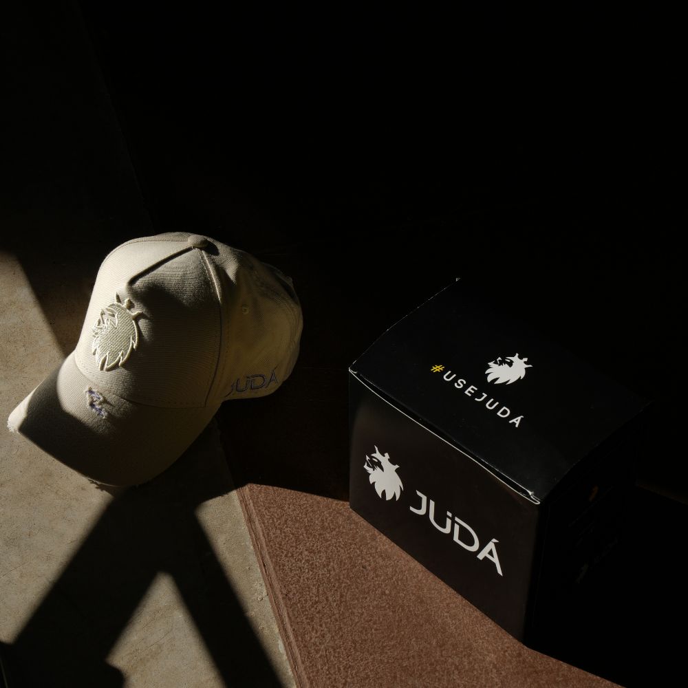 Boné Truker Branco e Roxo