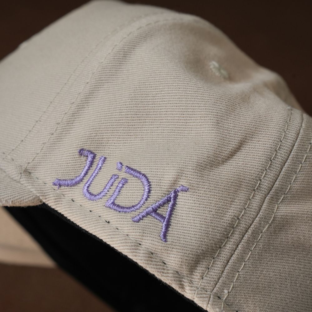 Boné Truker Branco e Roxo